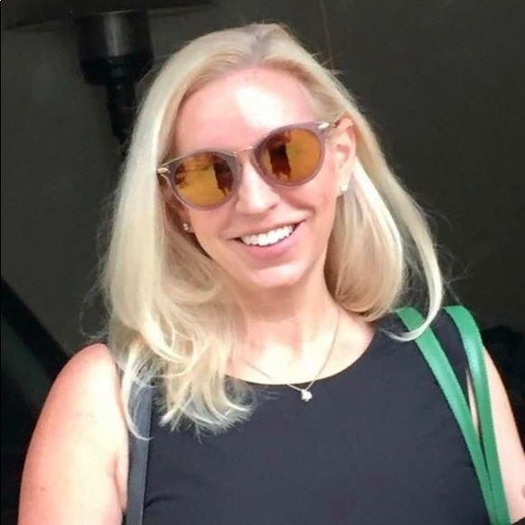 Meet your Posher, Loree - Picture 5 of 8